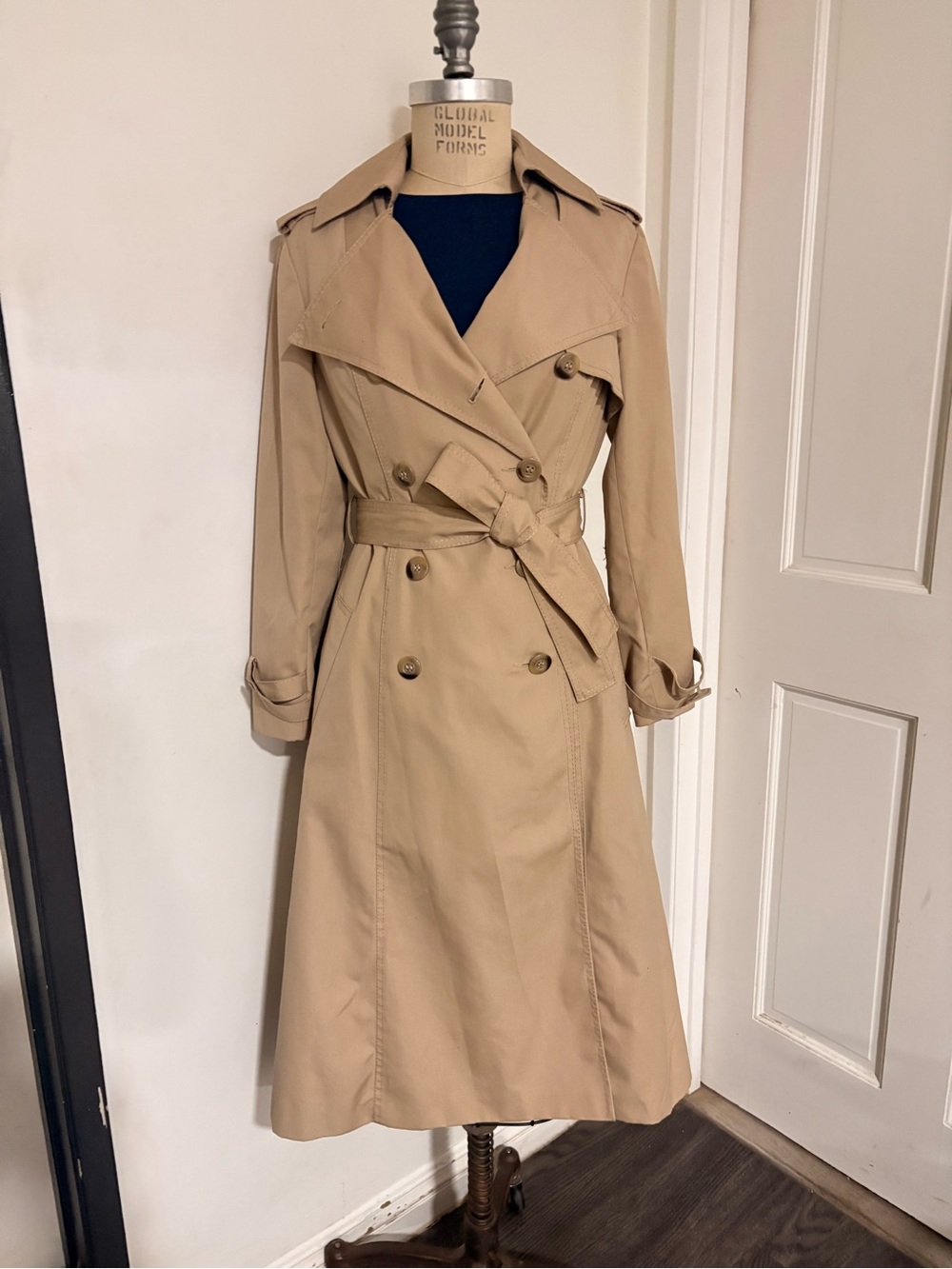 Classic Beige Trench Coat with Belt - Picture 2 of 8